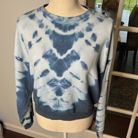 American Eagle Outfitters Tops - American Eagle blue/white tie dye sweatshirt S